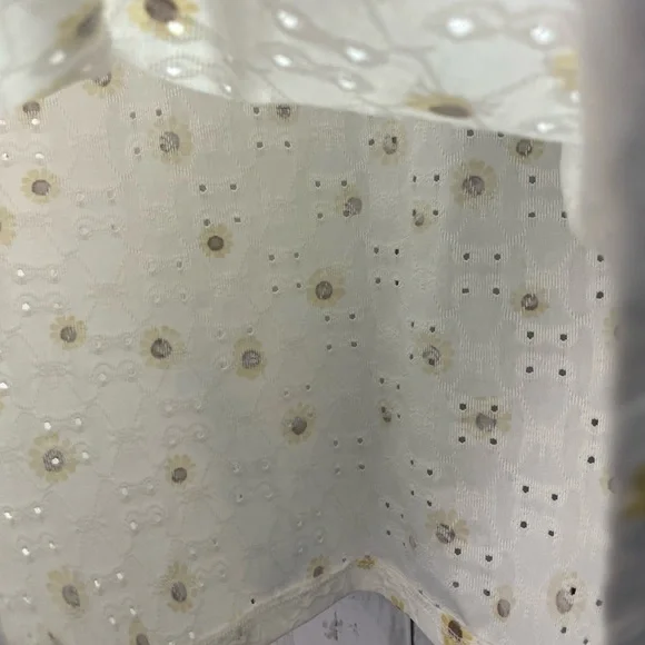 Wallflower White Top with Yellow Floral Design size Medium - Picture 3 of 7